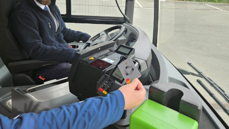 Mehr Flexibilität beim Ticketkauf in den JES-Bussen: Ab jetzt bargeldlos zahlen