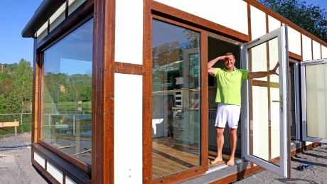 Jenaer Südbad: Neues Tiny House für Schwimmmeister und Fachangestellte für Bäderbetriebe 