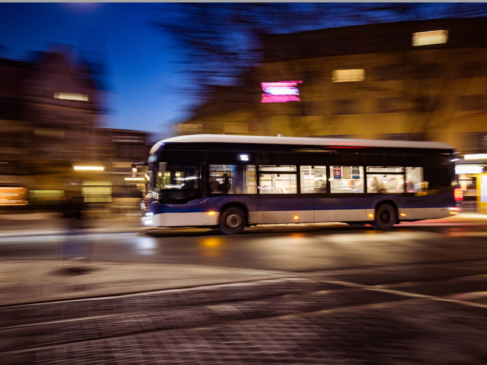 Mit Bus und Bahn zur Langen Nacht der Wissenschaften
