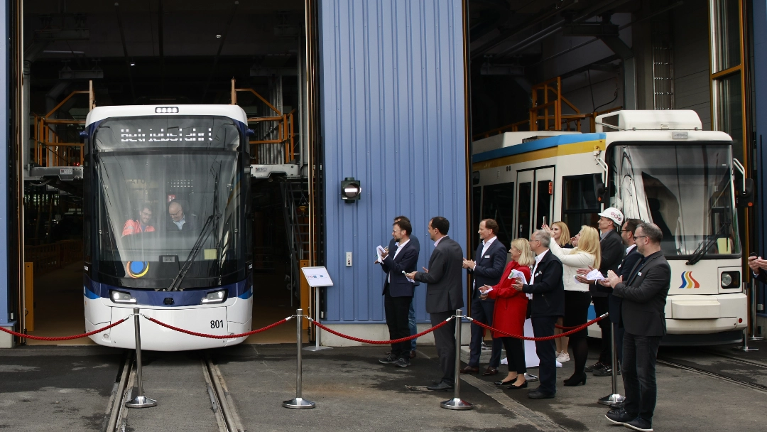 Einweihung der Lichtbahn in der JNV-Werkstatt