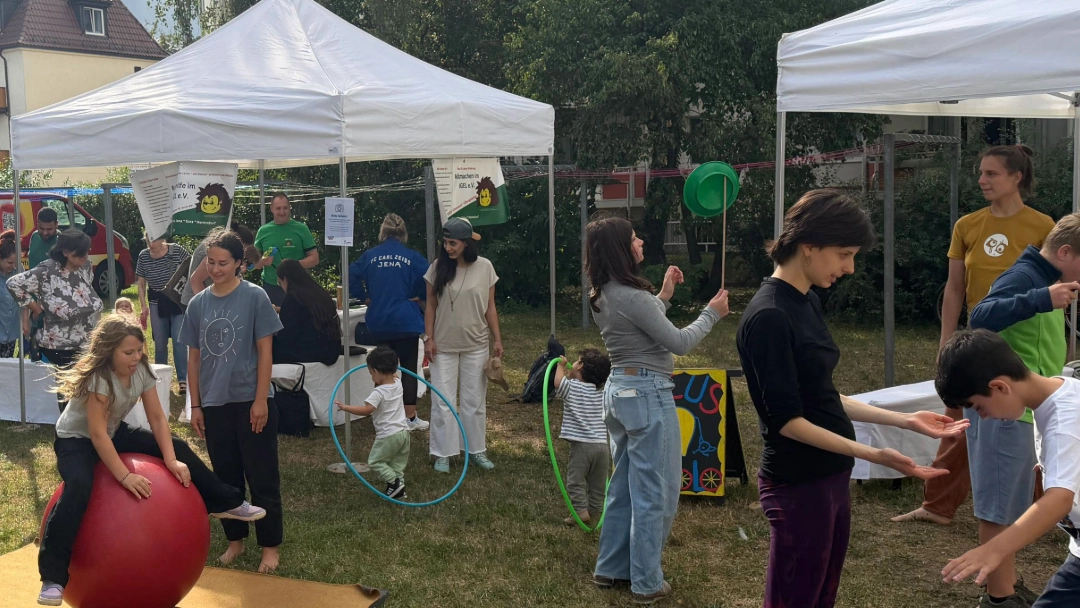 Mieterfest in Jena Nord:  Kinderzirkus Momolo