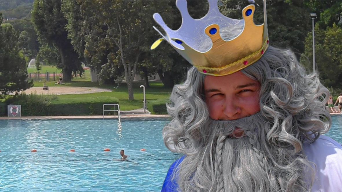 Neptunfigur vor dem Becken des Ostbades.