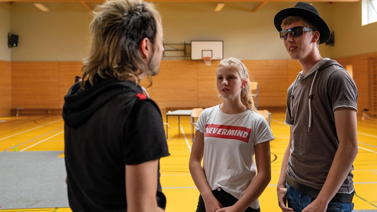 Unterstützt werden die Schülerinnen & Schüler von Profis