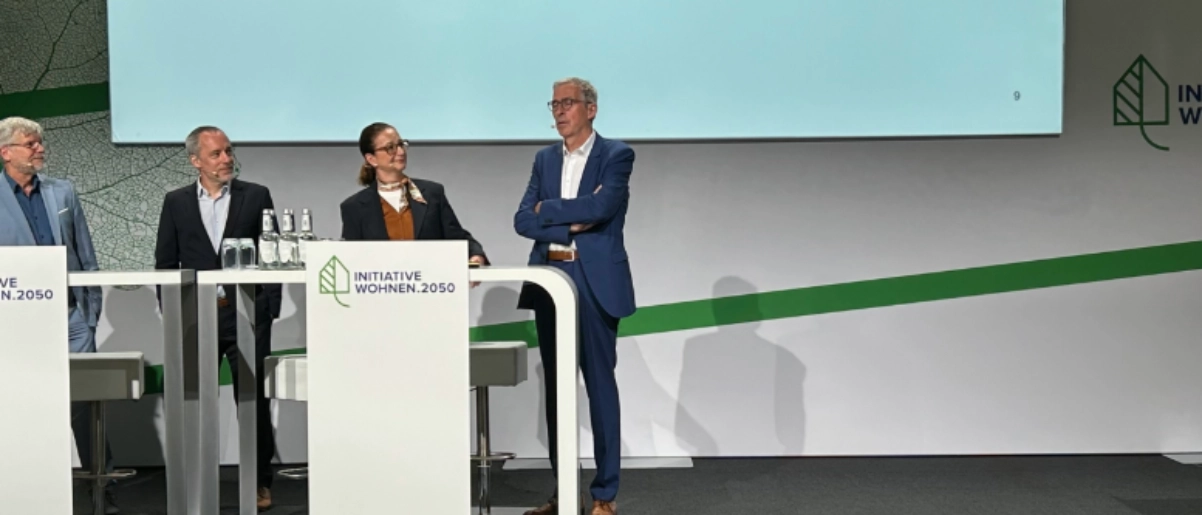 Frau Lippmann beim Kongress der Initiative Wohnen 2050