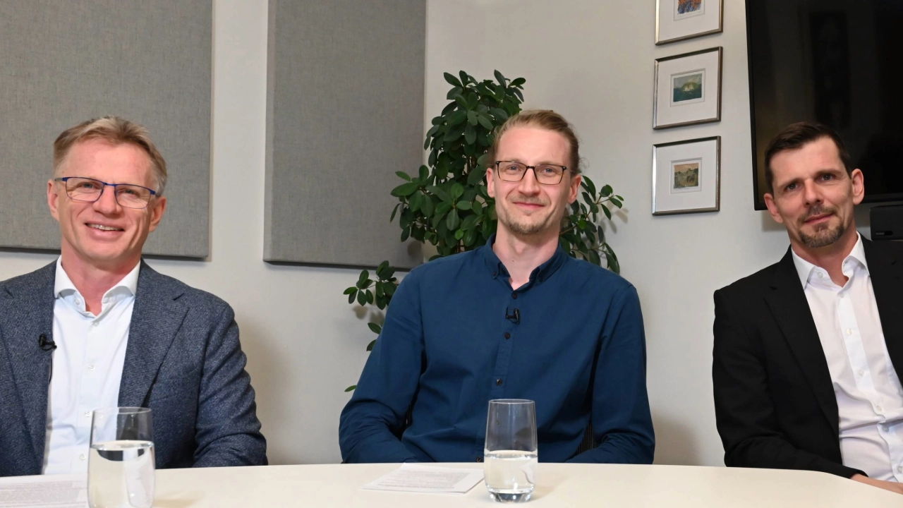 Udo Weingart von den Stadtwerken Energie und Kevin Muschalle-Momberg von der Stadt Jena 