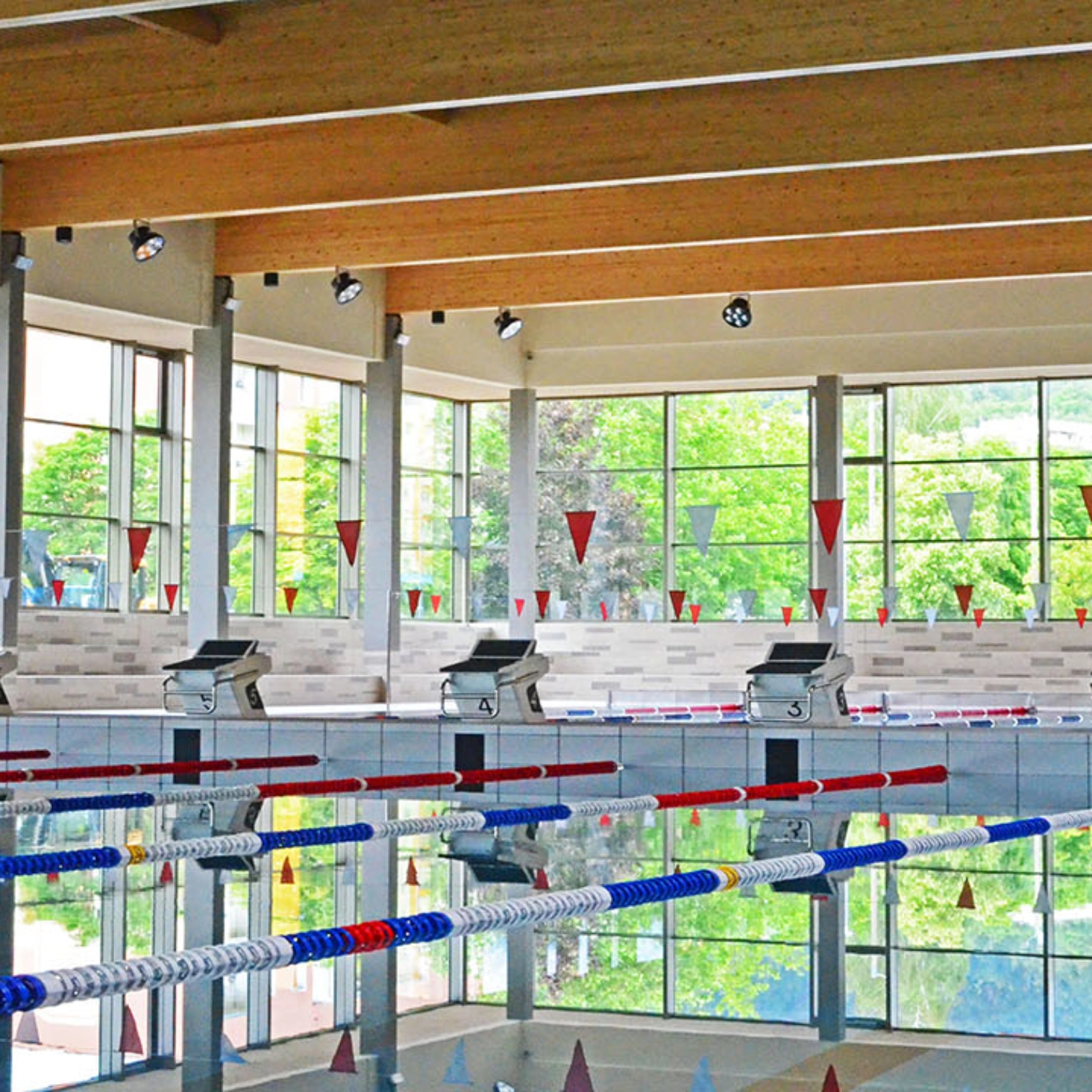 Das Schwimmerbecken im Schwimmparadies Jena 