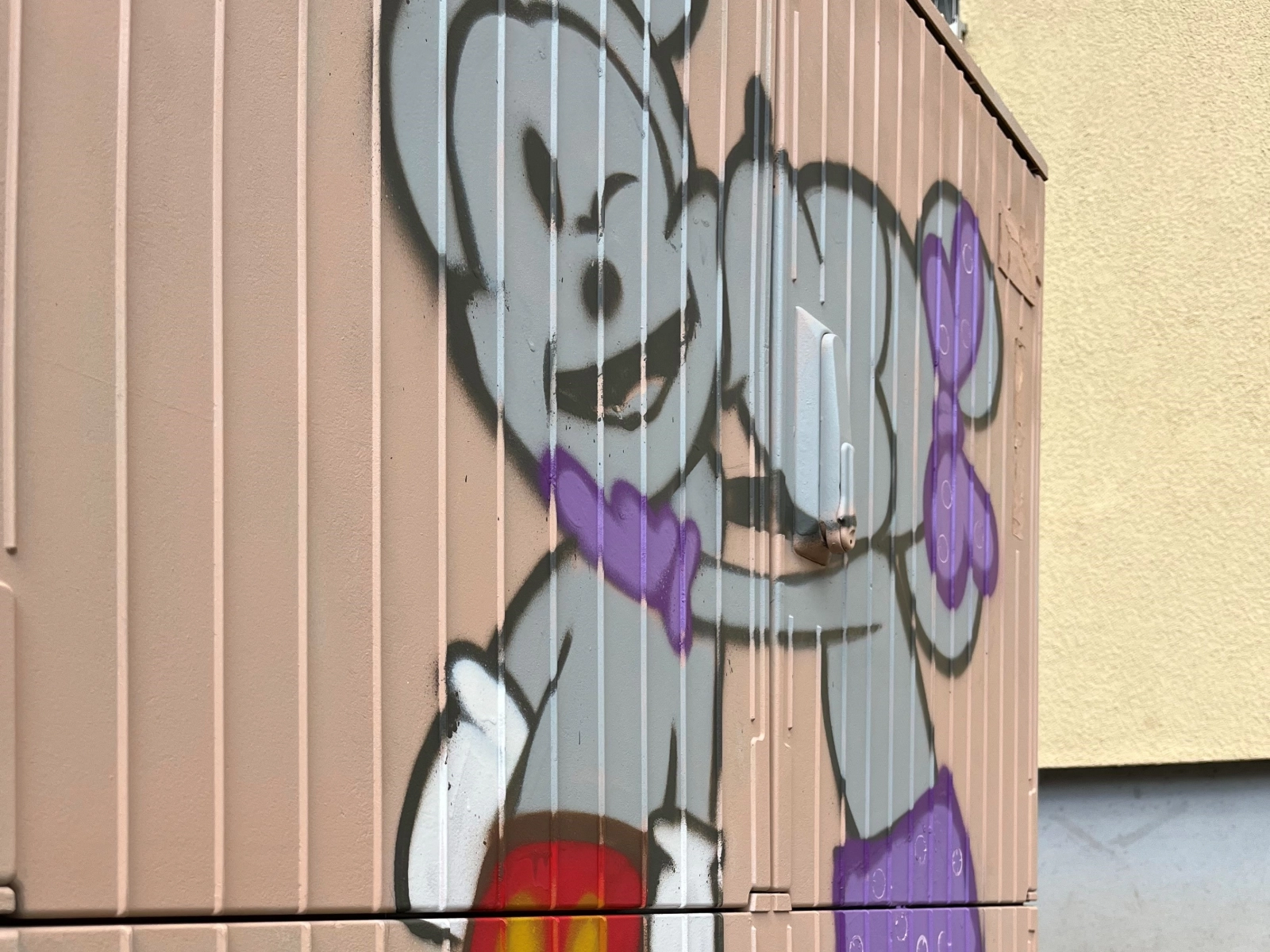 Ein farbenfroher Stromkasten der sich sehen lassen kann!