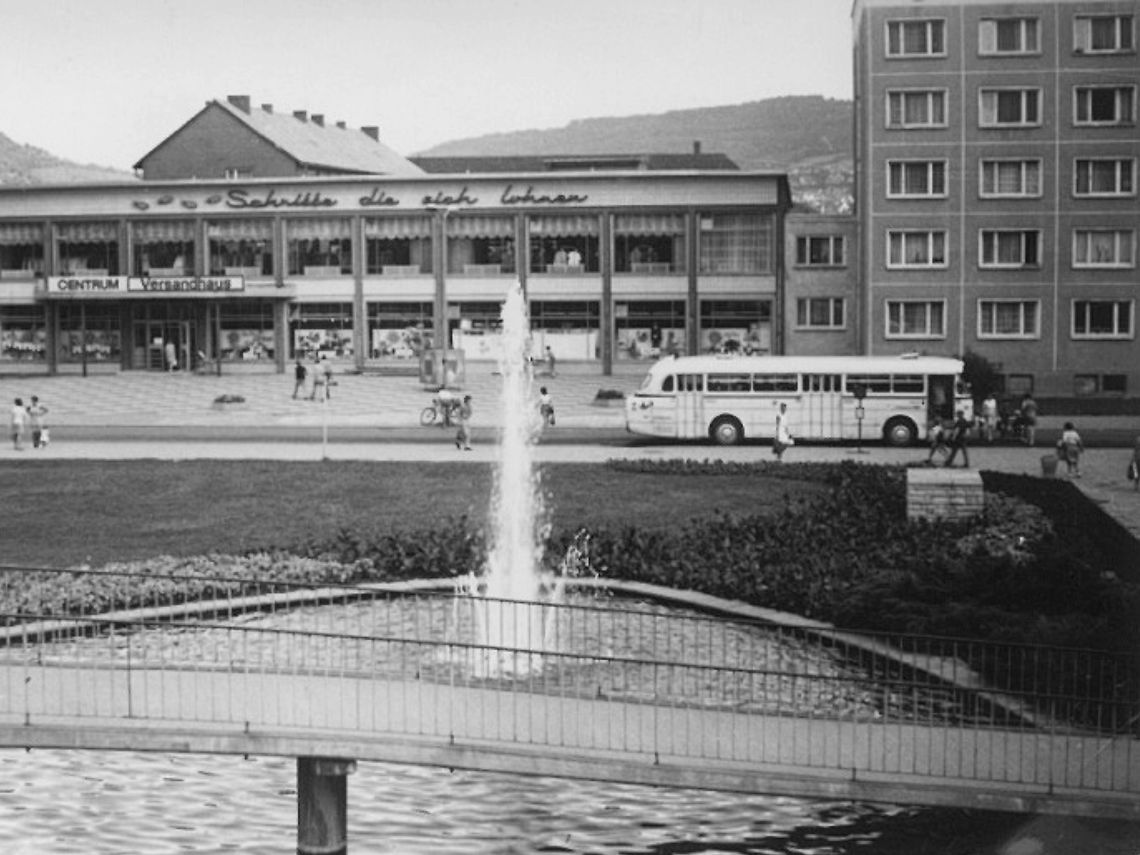 Ikarus-Bus am Kieshügel um 1970/71.