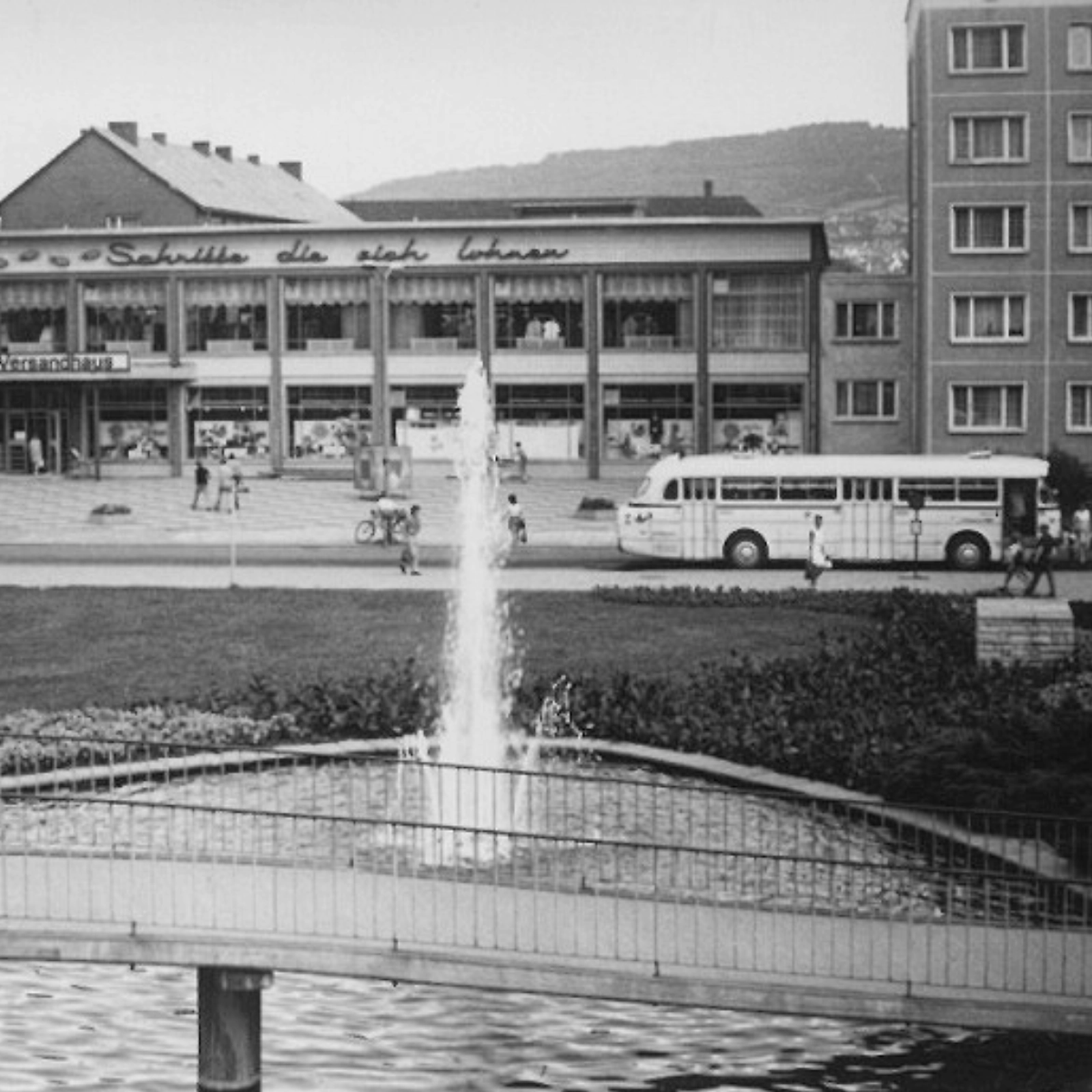 Ikarus-Bus am Kieshügel um 1970/71.
