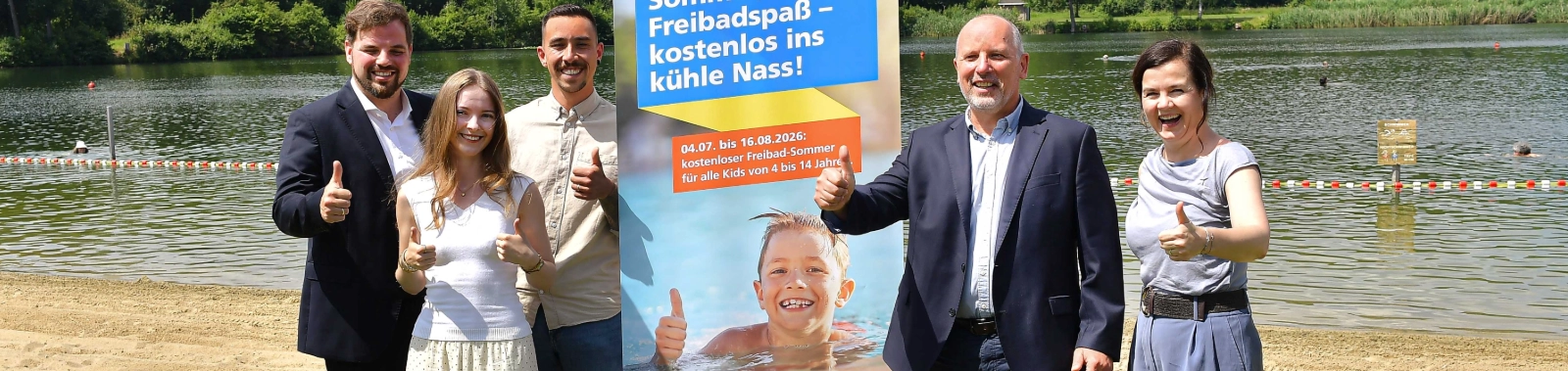 Die Sponsoren der Freibadaktion 2026 vor dem Schleichersee