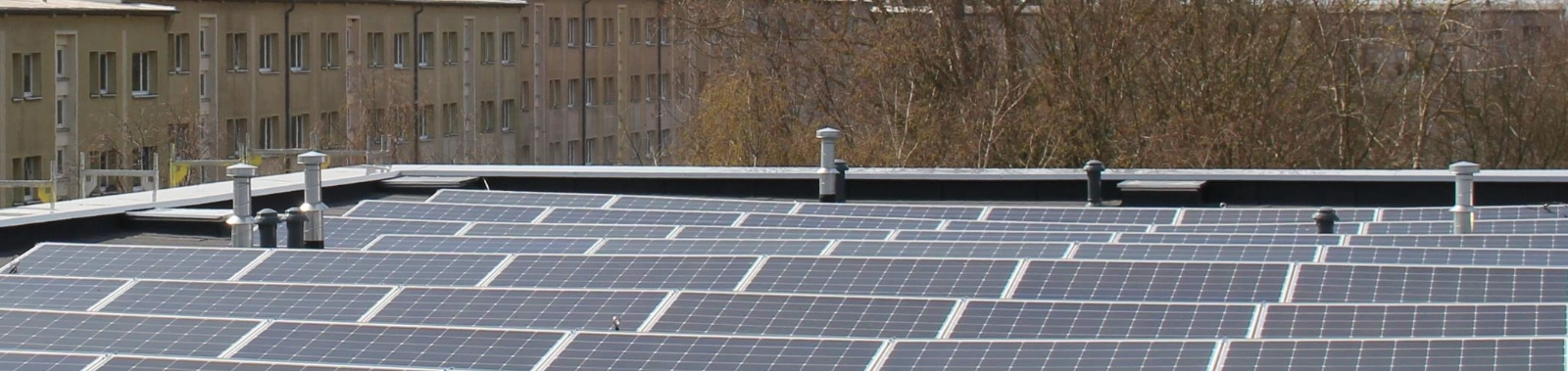 Mieterstrom, Aufbau PV-Anlage auf einem Mehrfamilienhaus in Hermsdorf