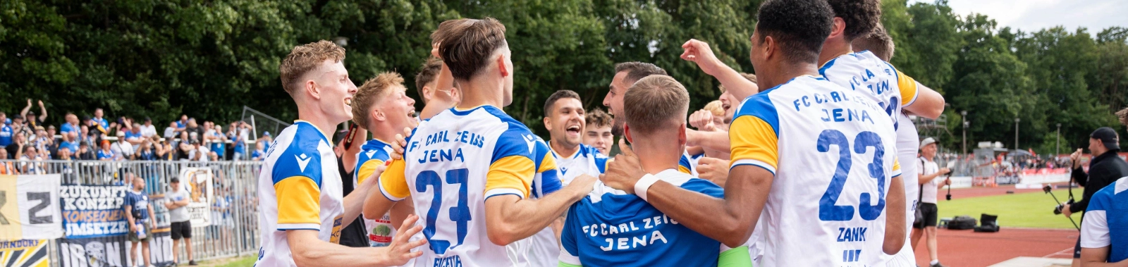 Jubelbild des FC Carl Zeiss Jena  