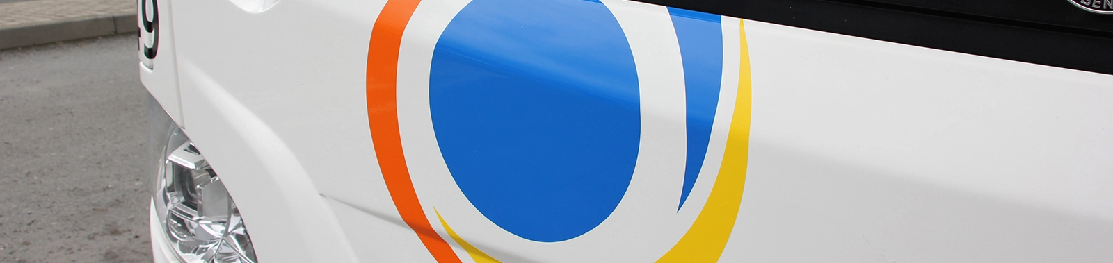 JNV-Logo auf einem Bus 