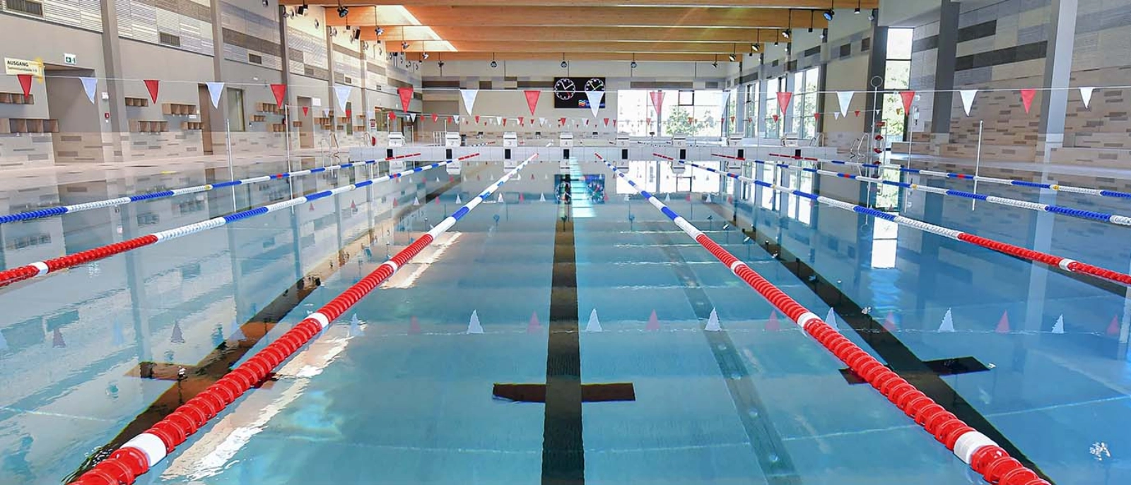 Innenansicht Sportschwimmhalle