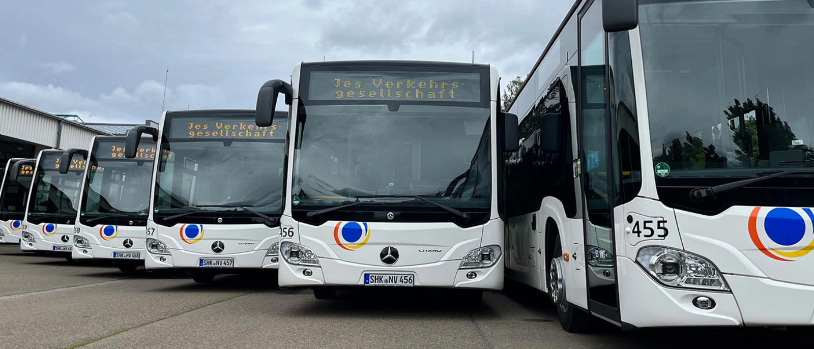Neue Busse des JES