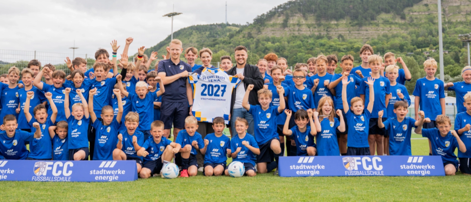 FCC Fußballcamp Vertragsunterzeichnung
