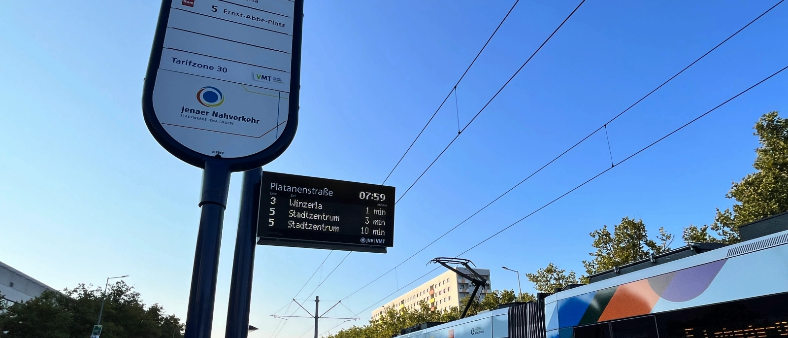 Neue Dynamische Fahrgastinformationssäulen 