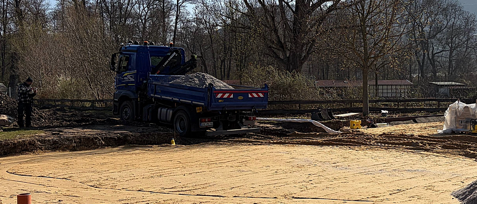 Nach dem Spatenstich im März nimmt die Anlage jetzt sichtbar Form an. 