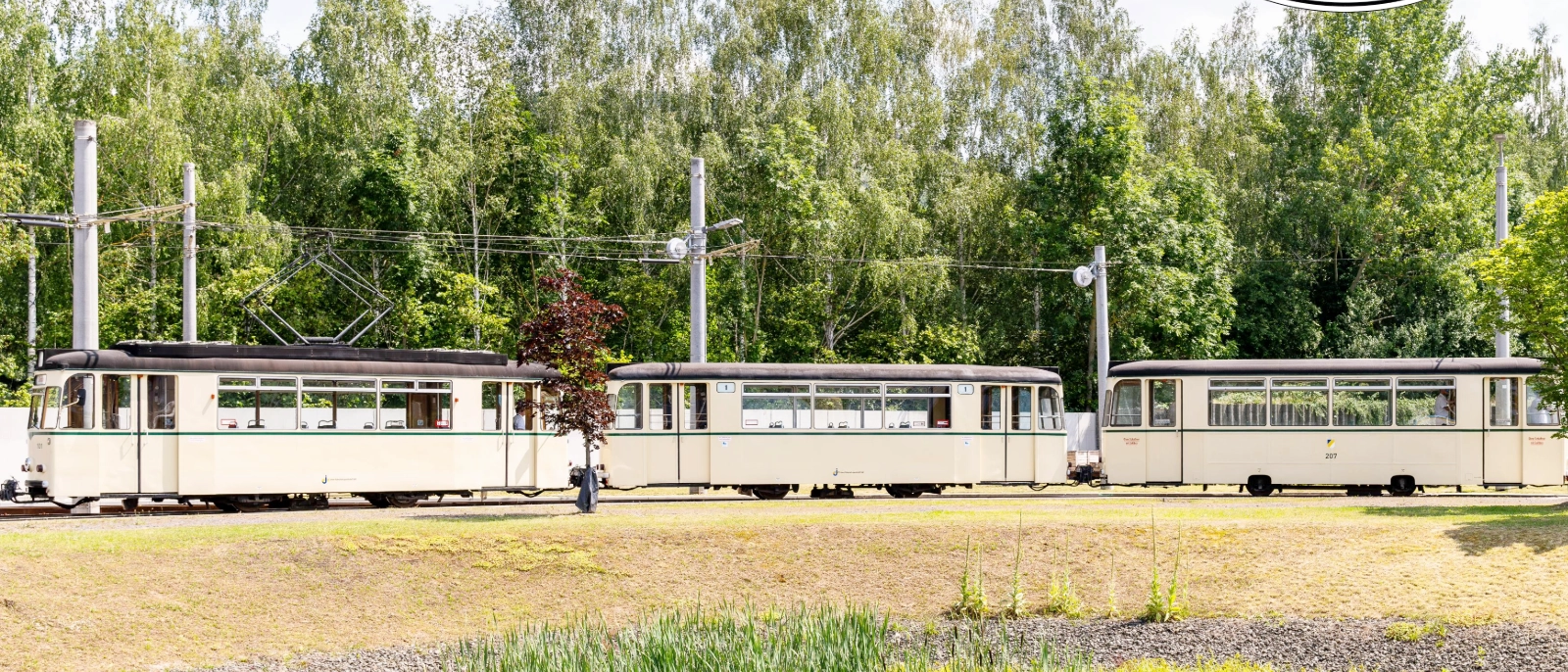 Dreiwagenzug auf Tour