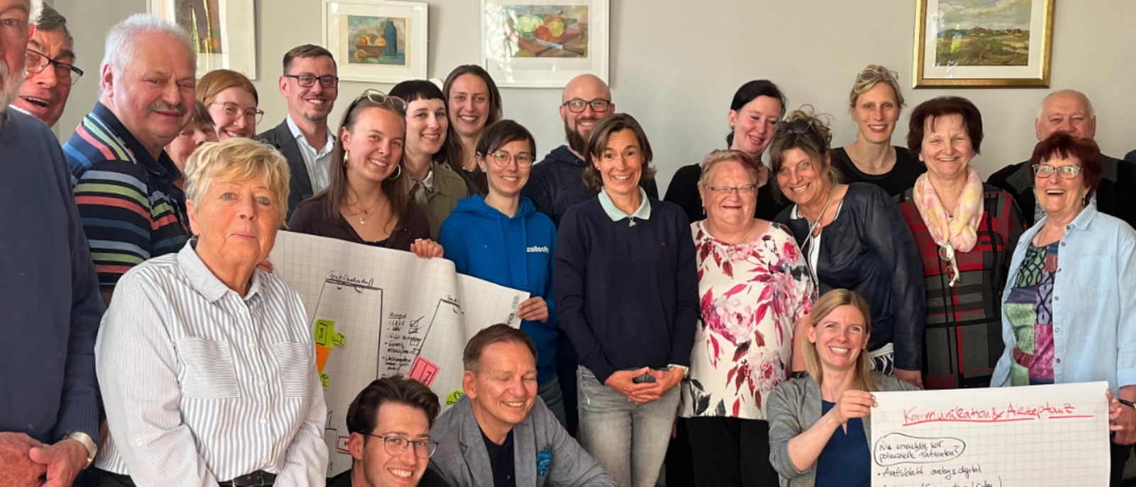 Gruppenbild: Gemeinsam zur Lösung: Beim Bürgerdialog in Crossen entwickelten Bürger und Experten gemeinsam konkrete Ideen für den geplanten Telemedizinraum