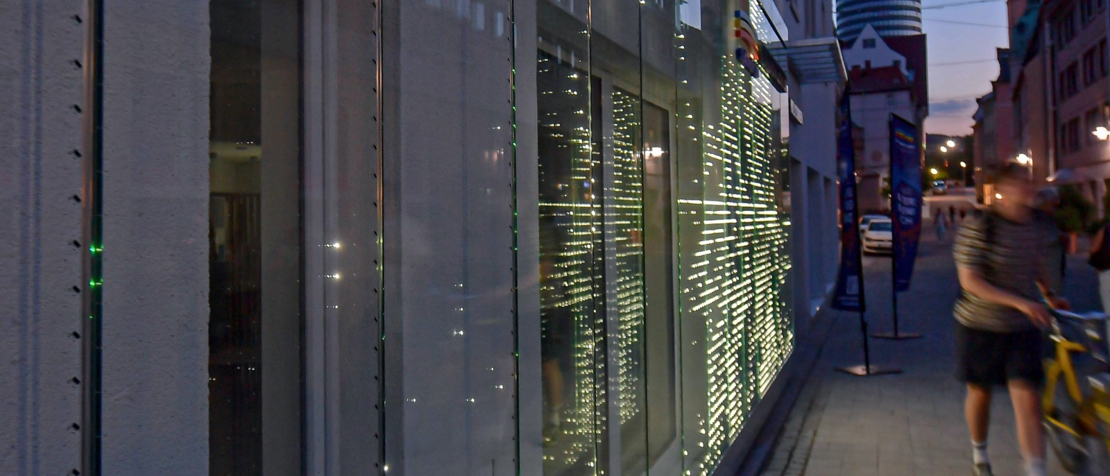 Blick auf Unser Stadtwerke Jena Kundencenter in der Saalstraße 8a. 