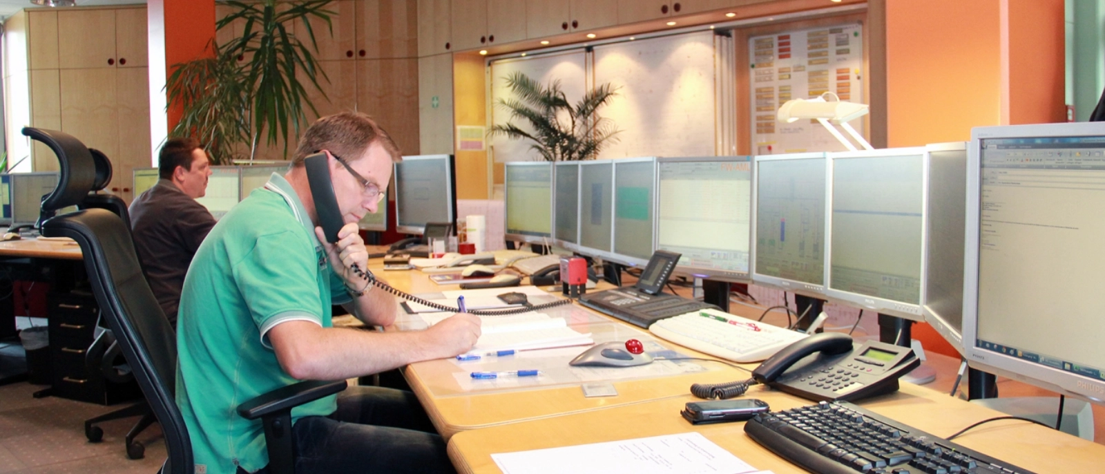 Seit 30 Jahren alles im Blick: So funktioniert die Netzleitstelle der Stadtwerke 