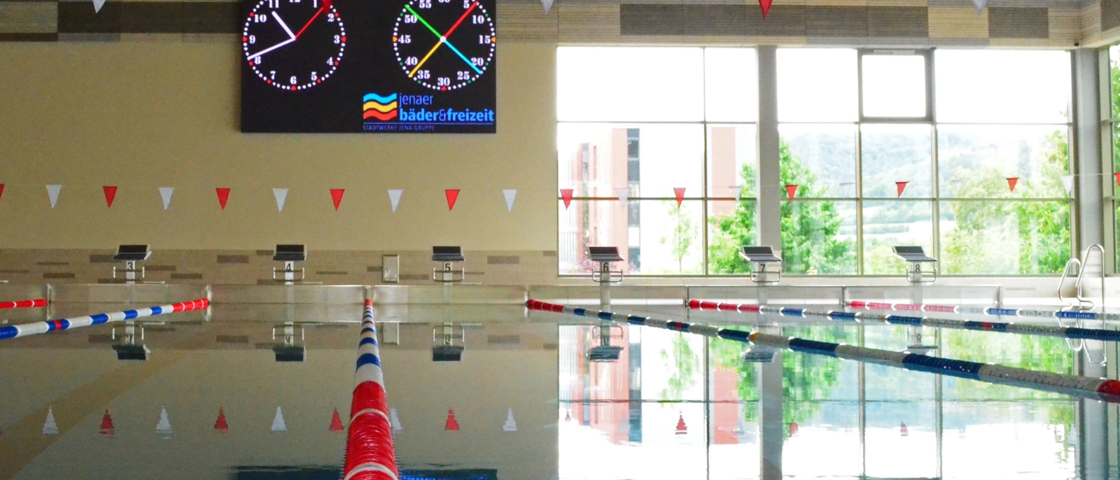 Innenansicht des Schwimmparadies Jena 