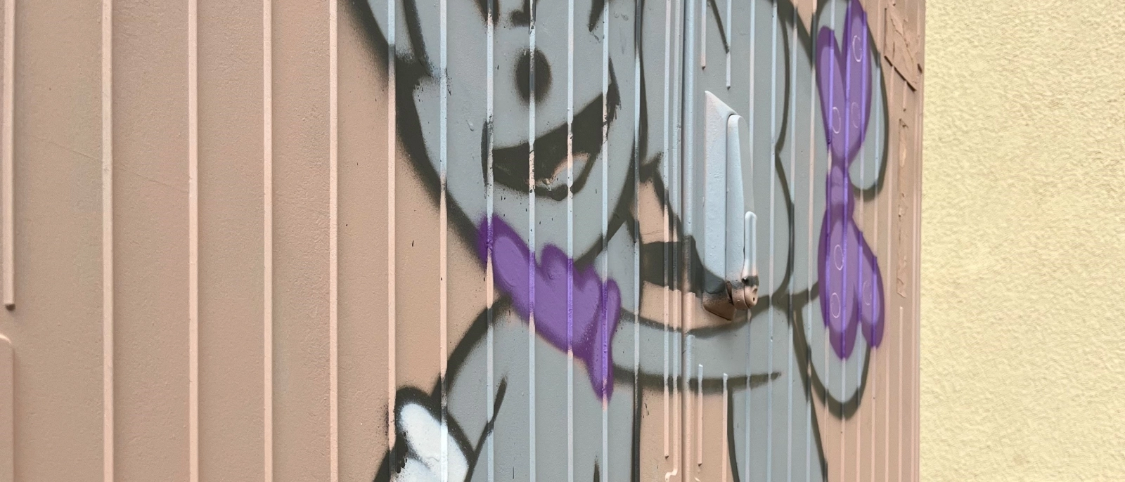 Ein farbenfroher Stromkasten der sich sehen lassen kann!