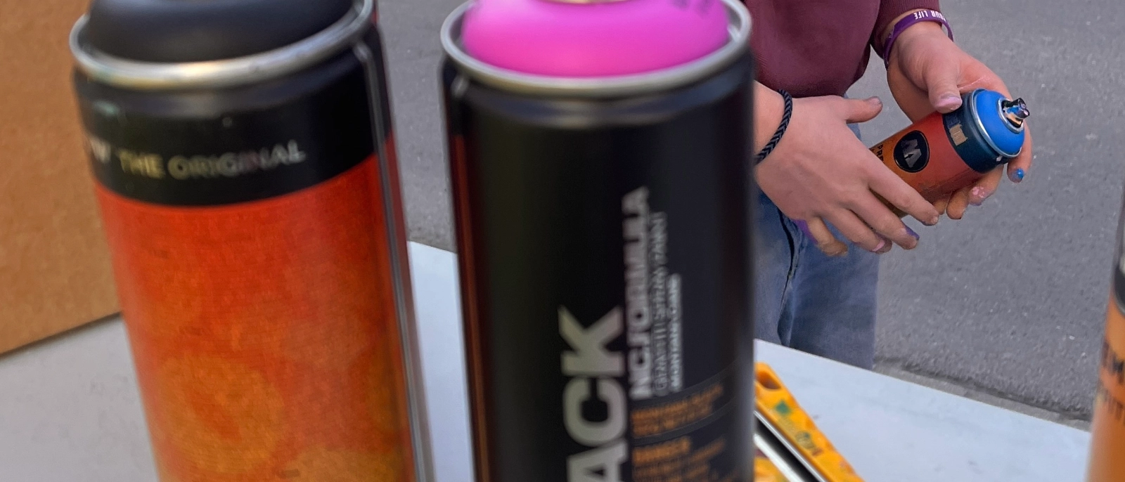 Mit Graffiti werden Stromkästen in kleine Kunstwerke verwandelt. 