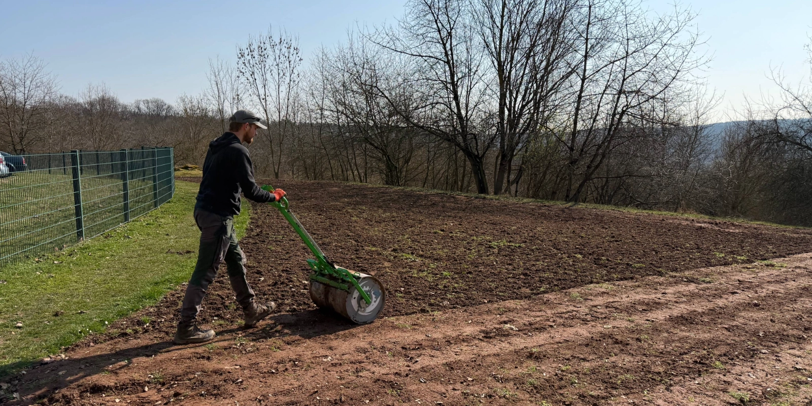 Aussaat auf einer neuen Insektenwiese