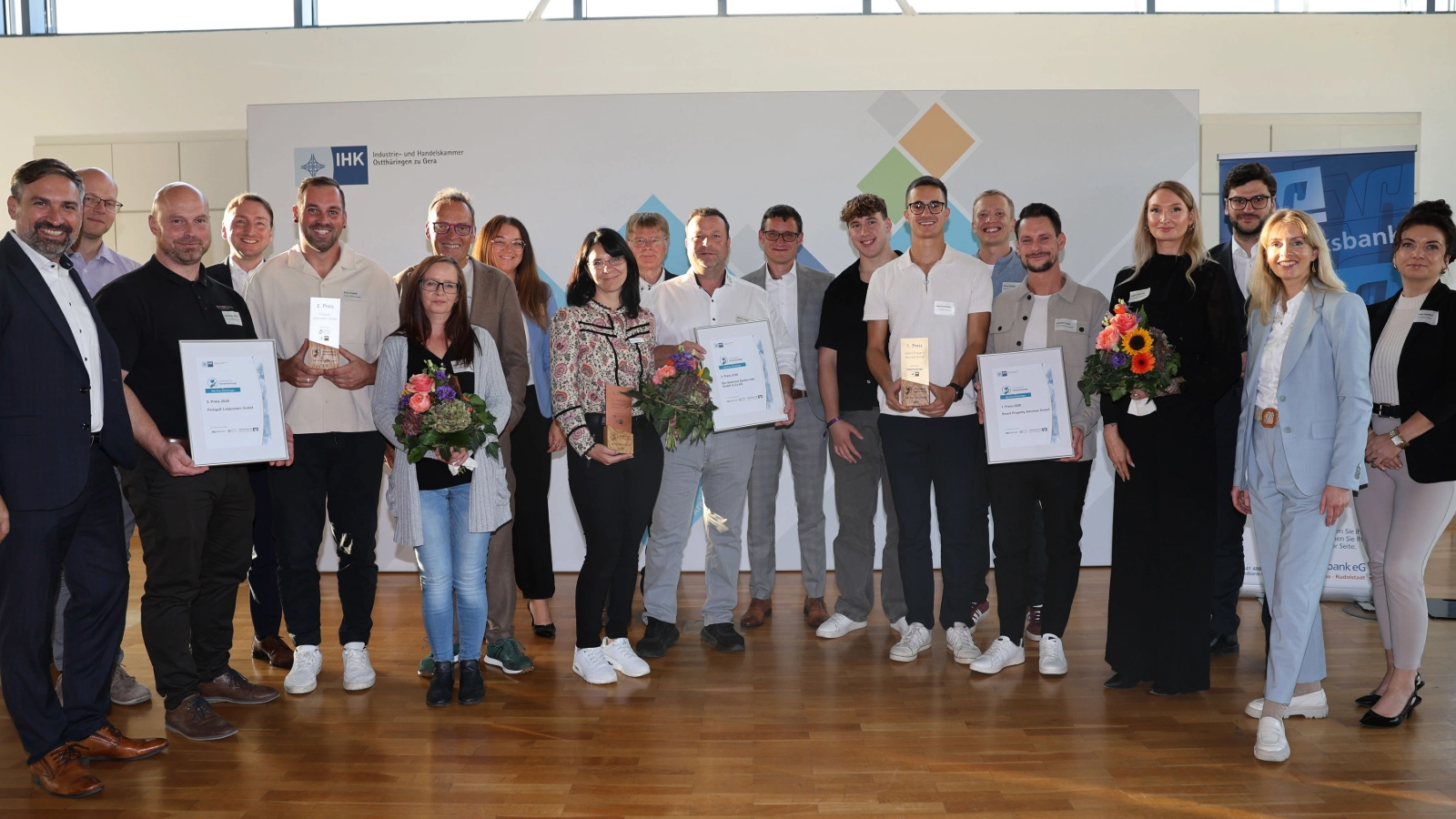 Die IHK Ostthüringen hat heute zum zweiten Mal den IHK-Preis Ostthüringen „Unternehmen in Verantwortung“ verliehen. Ausgezeichnet wurden Smart Property Services GmbH aus Gera, Bio-Seehotel Zeulenroda GmbH & Co. KG und Feinguss Lobenstein GmbH. Foto: IHK Gera