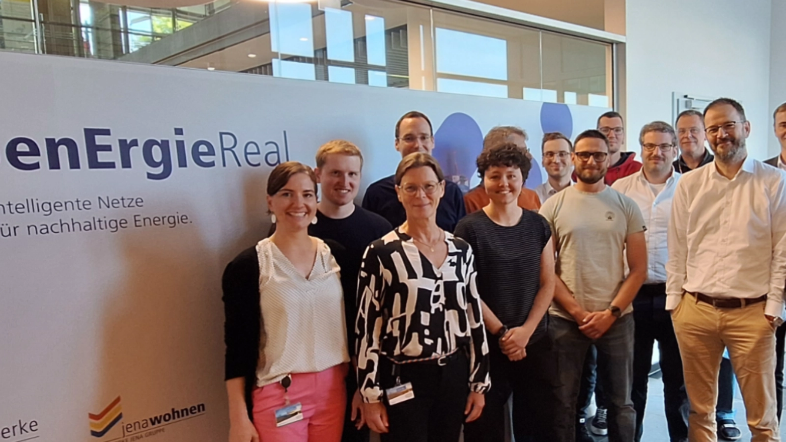 Kern unseres Reallabors der Energiewende ist der Aufbau eines virtuellen Kraftwerks. Gemeinsam arbeiten Stadtwerke Energie, Stadtwerke Jena Netze, jenawohnen und Westsächsische Hochschule Zwickau daran, die dafür nötige digitale Plattform zu gestalten.