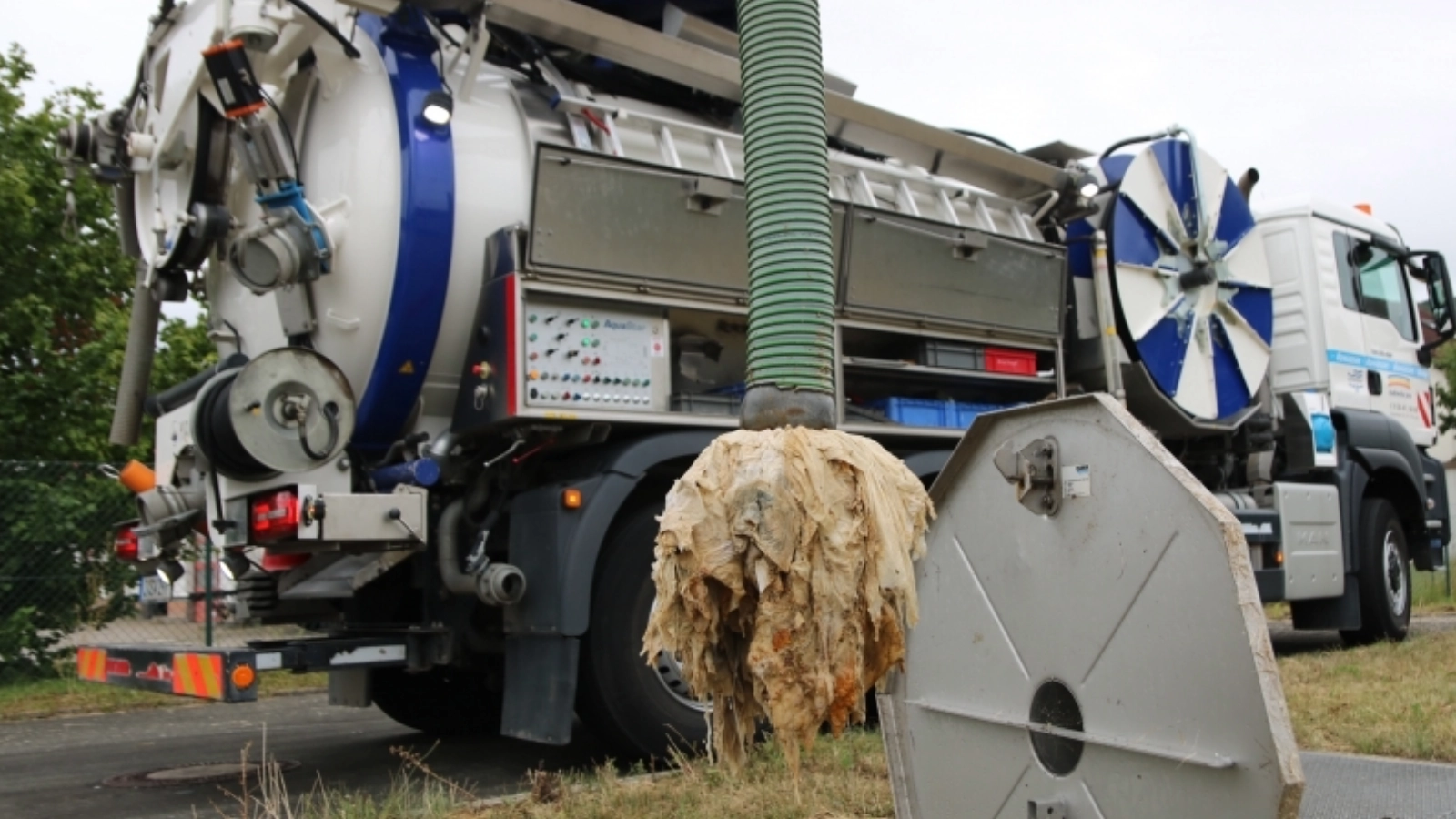 Ein Feuchttuch-Monster bzw. eine Verzopfung aus mehreren Feuchttüchern.