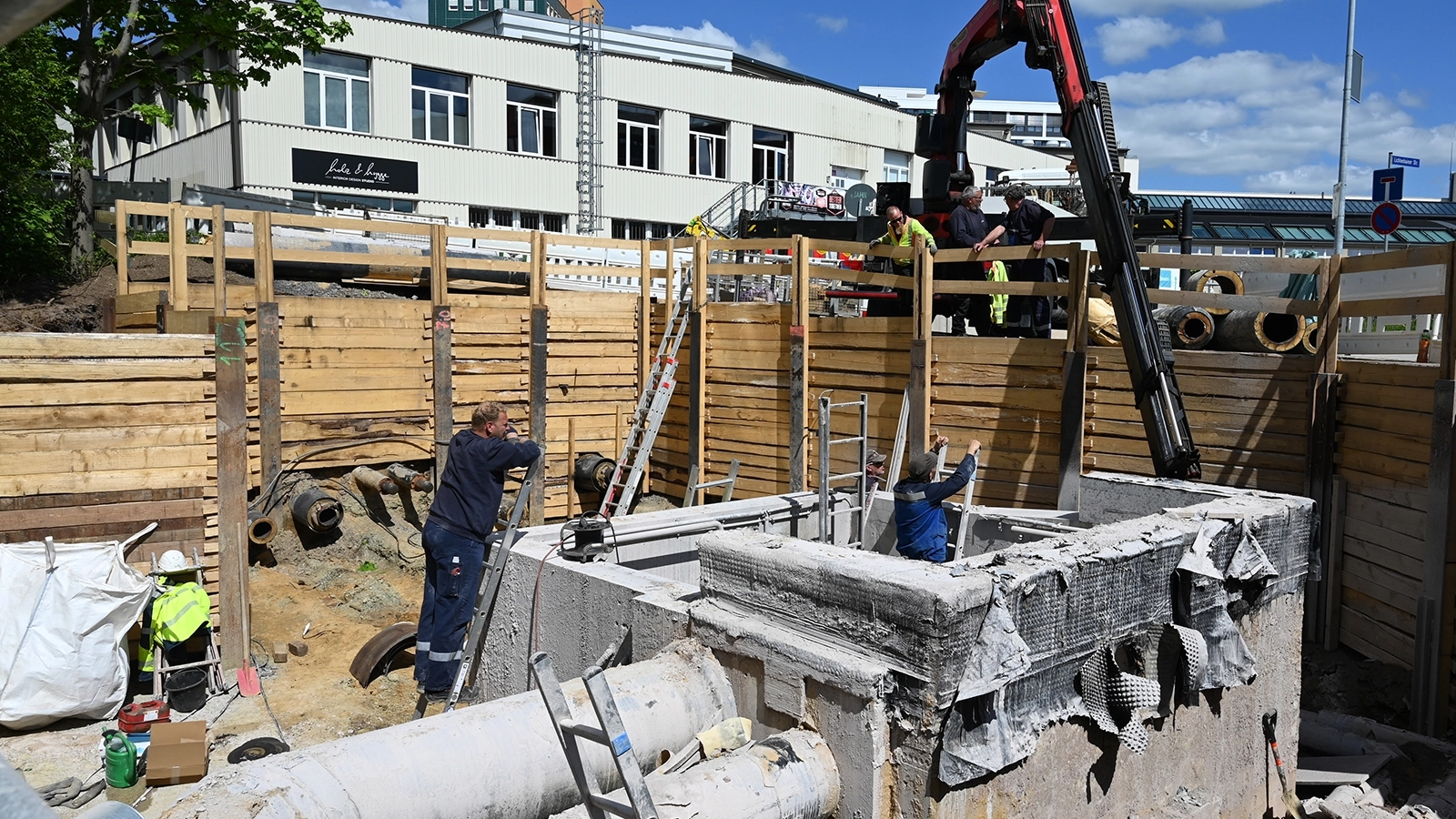 Sommer 2025: Umbau der Wärmeübertragerstationen in der Lichtenhainer Straße