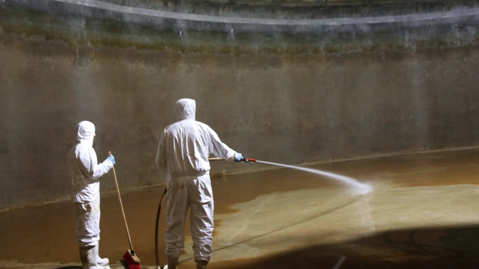 Reinigung des größten Wasserspeichers in Jena (4)