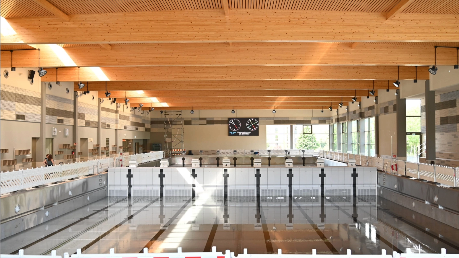 In der Sportschwimmhalle „Schwimmparadies Jena“ haben wie geplant die turnusmäßigen Wartungs- und Reinigungsarbeiten begonnen. Seit vergangenem Freitag, dem 11. Juli 2025, ist die Sportstätte geschlossen.