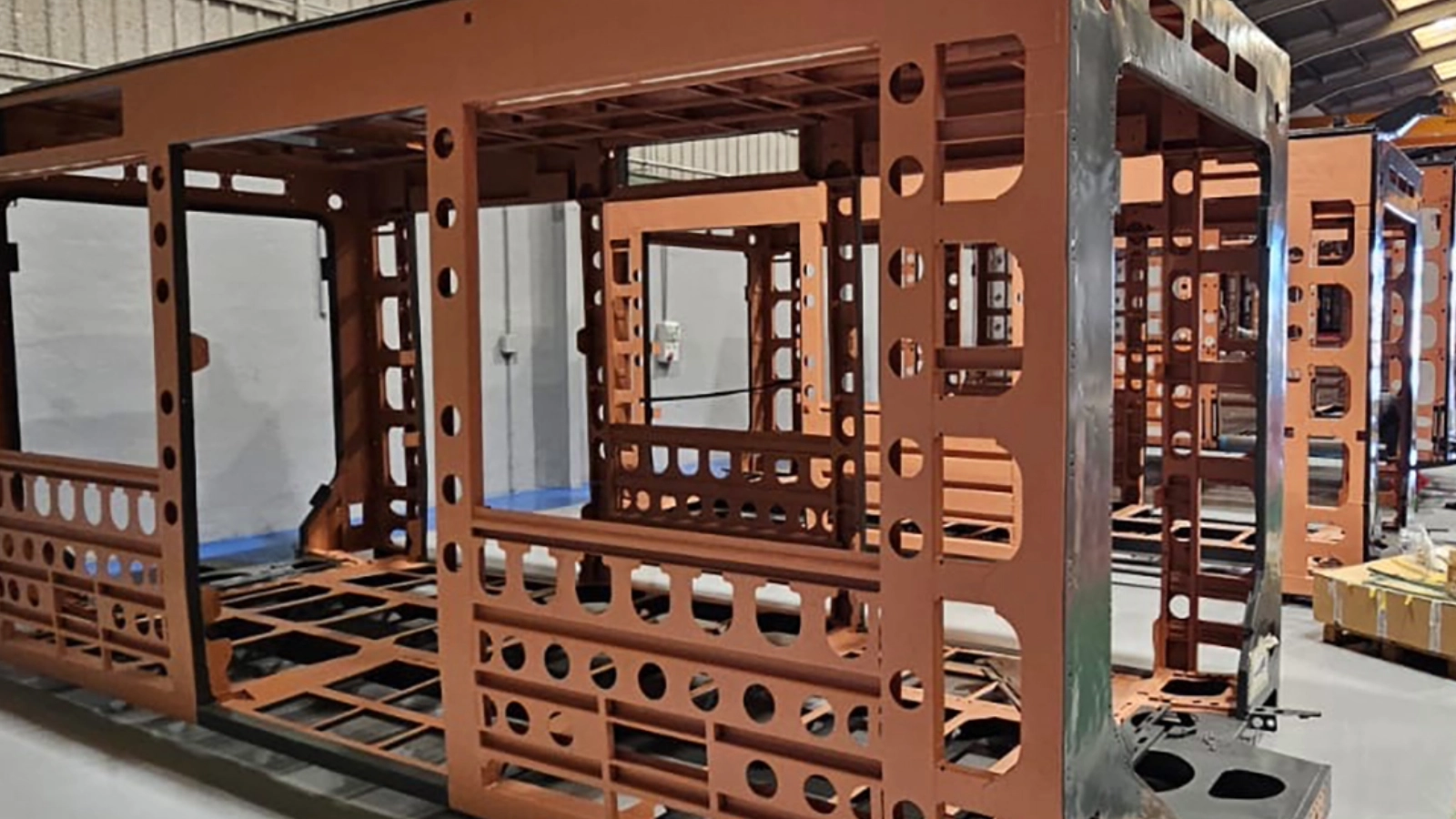 So sieht die Karosserie einer Multigelenk-Straßenbahn aus.