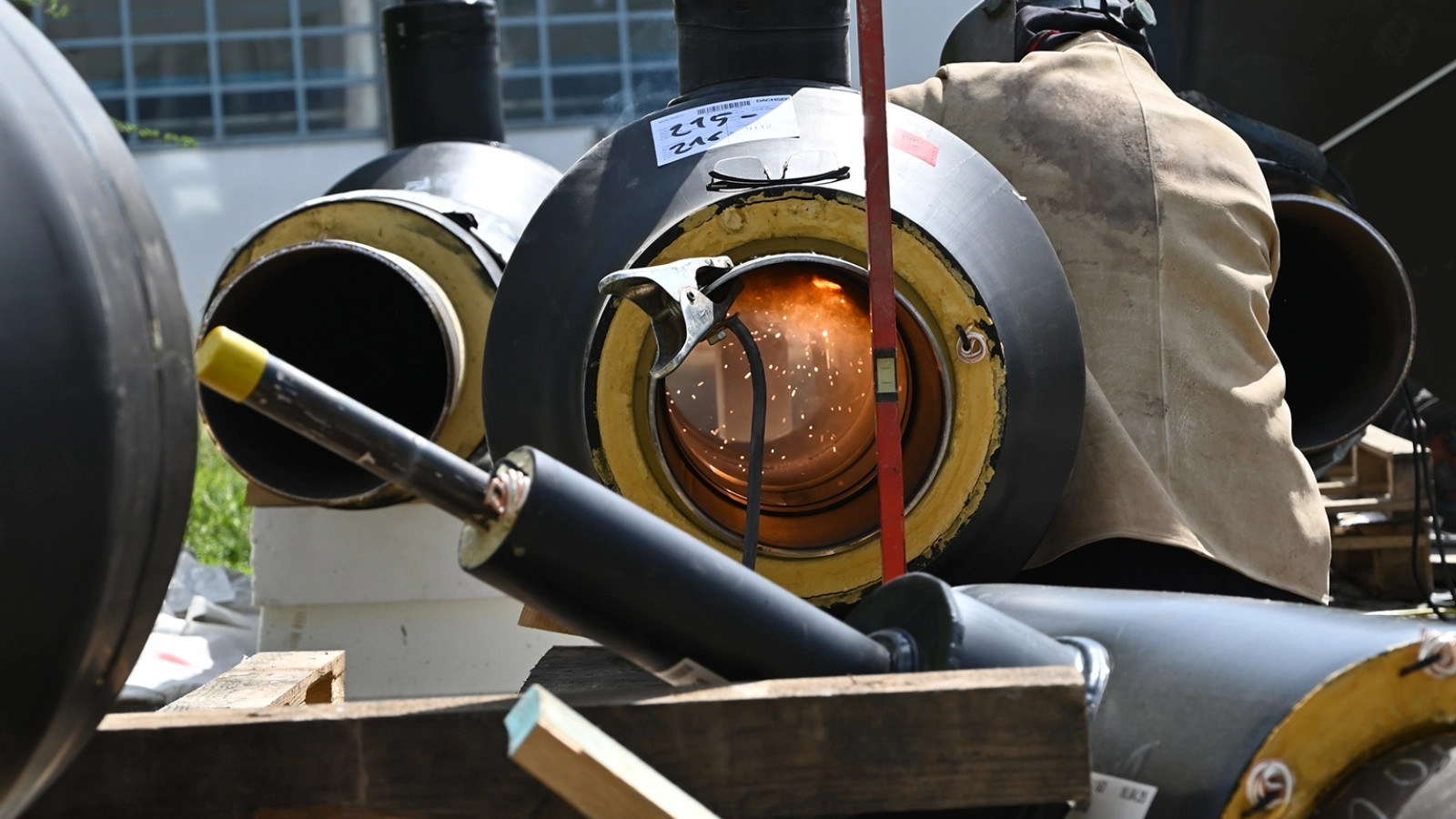 Sommer 2025: Umbau der Wärmeübertragerstationen in der Lichtenhainer Straße