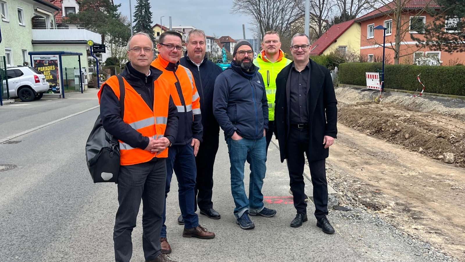 Geschäftsführer des Jenaer Nahverkehr Andreas Möller, der Bereichsleiter Infrastruktur Siegmar Minke, der Ortsteilbürgermeister von Jena Nord Dr. Christoph Vietze, der Bereichsleiter Betrieb Winfried Müller, der Sachgebietsleiter Gebäude und Anlagen Nico Hundack und der Projektkoordinator der Lichtbahn-Infrastrukturmaßnahmen Falk Hamann (v.re.)