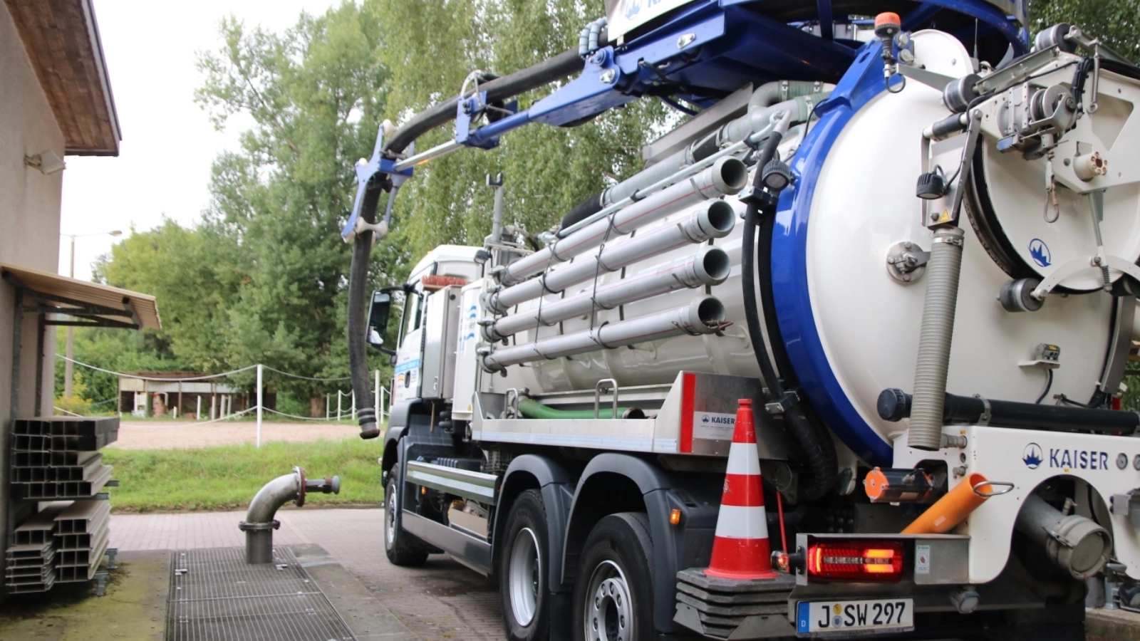 Spül- und Saugfahrzeug