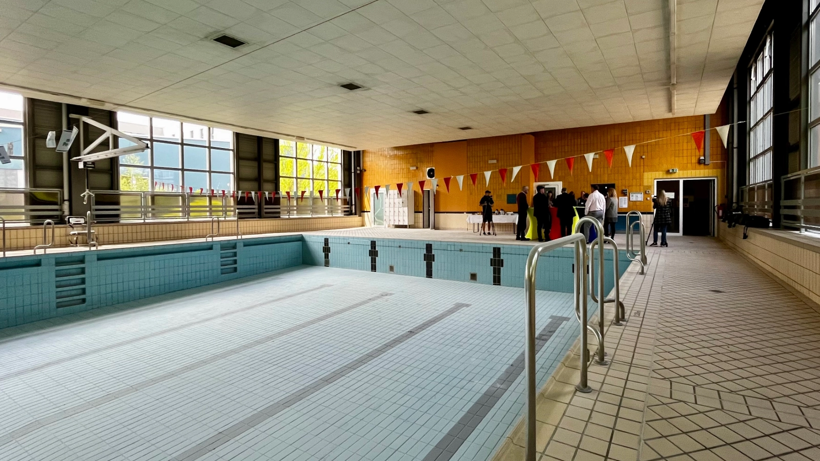 Die ehemalige Schwimmhalle Lobeda-West soll schrittweise zu einem neuen Freizeit- und Erlebnisort entwickelt werden. 