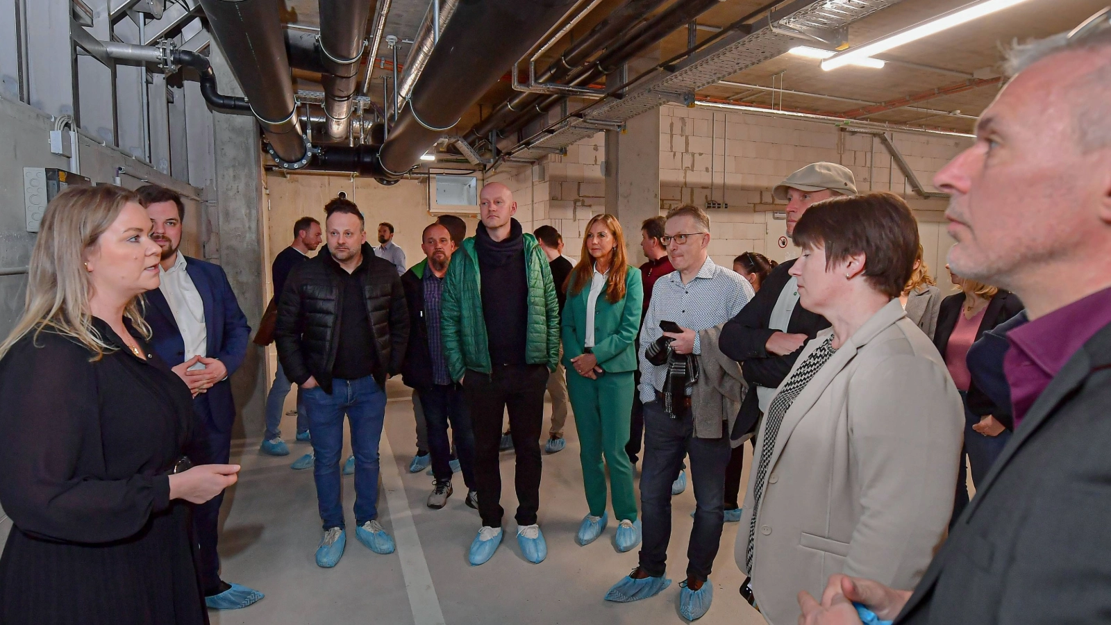Neben Einblicken in die aktuelle Bäderkonzeption und Verbandsarbeit der Deutschen Gesellschaft für das Badewesen e.V. stand die Besichtigung der Sportschwimmhalle Jena an. 