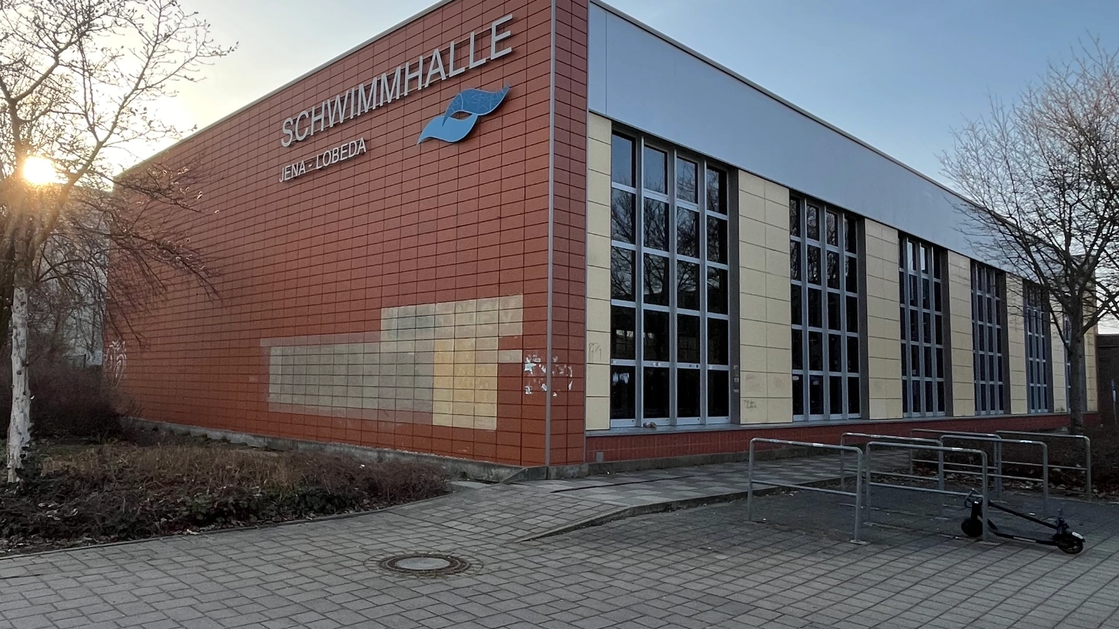 Ehemalige Schwimmhalle Lobeda. 