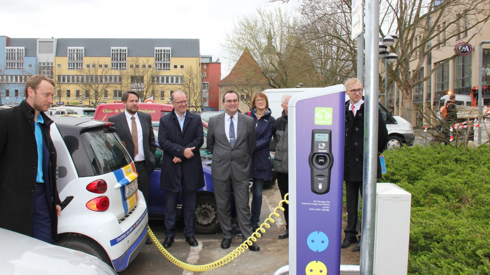 2015: Inbetriebnahme der ersten Ladesäule auf dem Jenaer Eichplatz