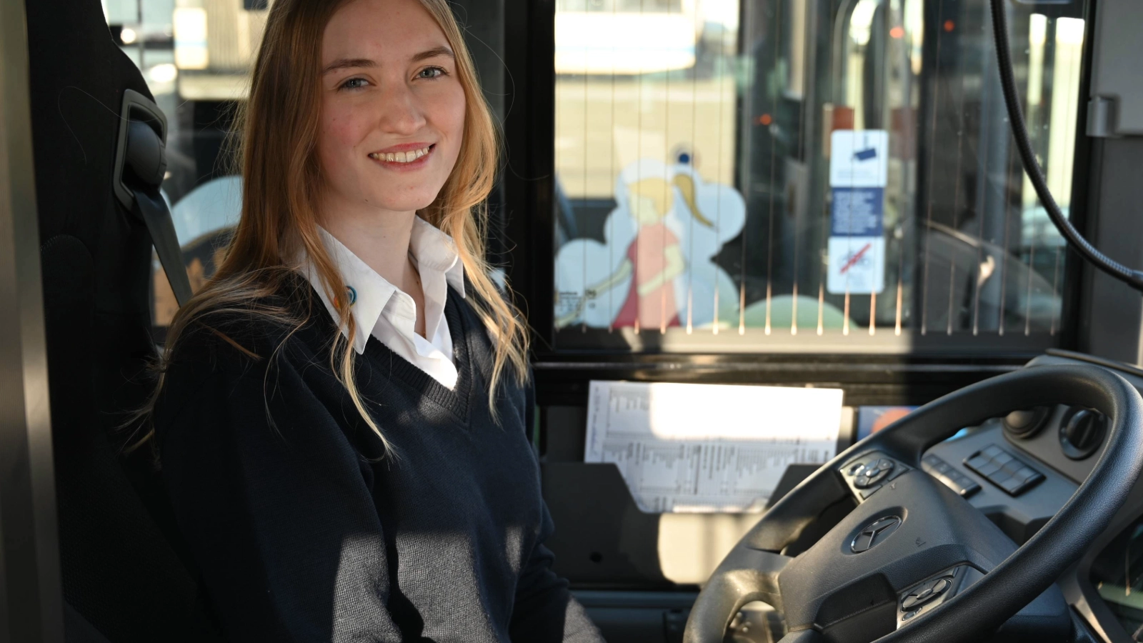 Caroline-Marie startet als Fachkraft im Fahrbetrieb durch.