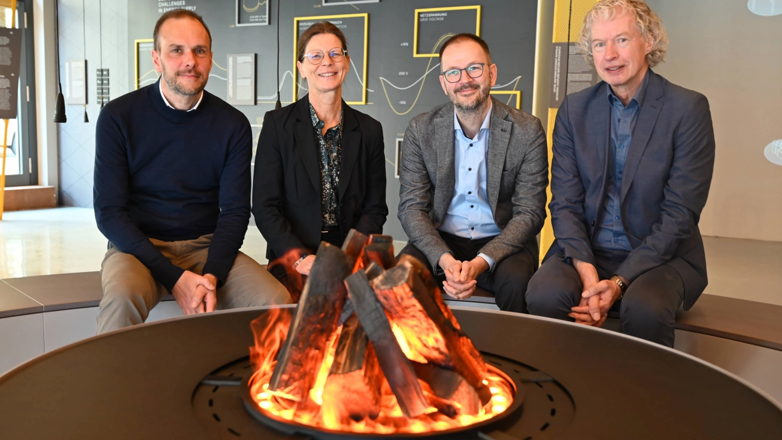 Lars Liebe von der Stadt Jena , Susanne Lippmann von jenawohnen, Christian Dornack von den Stadtwerken Jena Netze, sowie Sozialforscher Prof. Ulrich Lakemann 