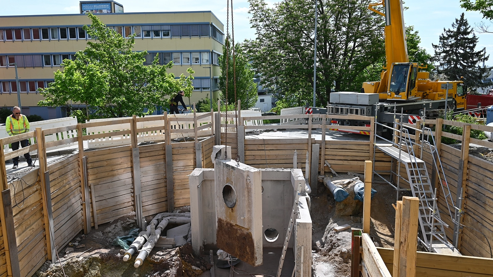 Zusätzlich wurden zwei Wärmeübertragerstationen auf dem Gelände von Schott und der Fachhochschule vollständig umgebaut.
