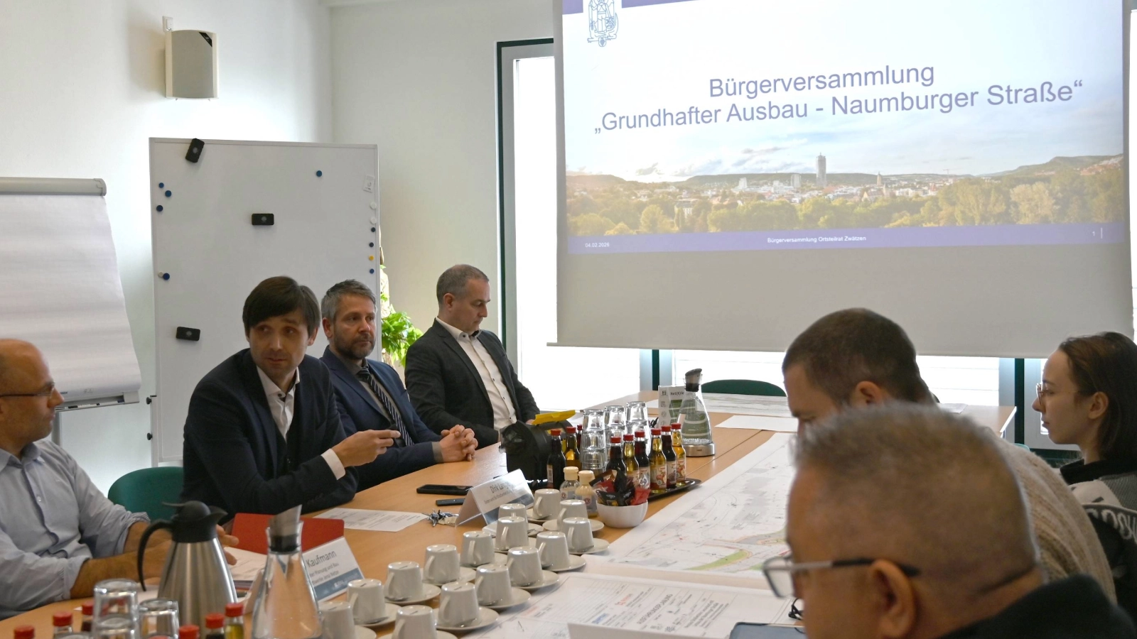 Neben der Erneuerung der Straße ist die Verlängerung der Straßenbahntrasse bis in das Wohngebiet Himmelreich vorgesehen. 