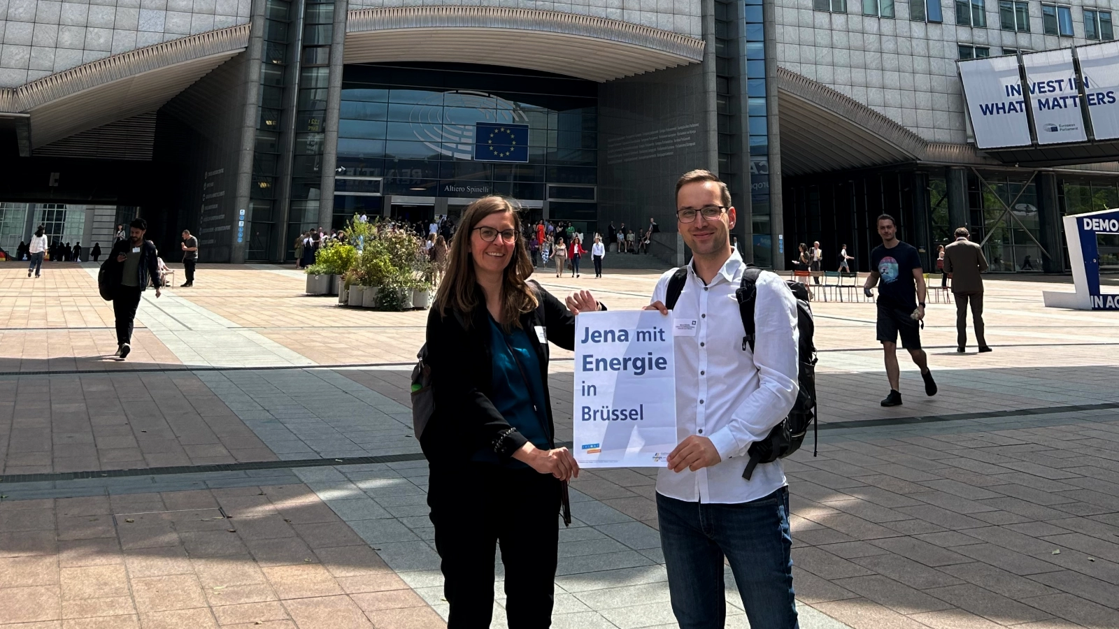 Isabel Kretschmer und Marcus Wöckel von den Stadtwerken Energie tauschten sich in Brüssel zu innovative Wärmeprojekten für kleine und mittlere Städte und Gemeinden aus.  