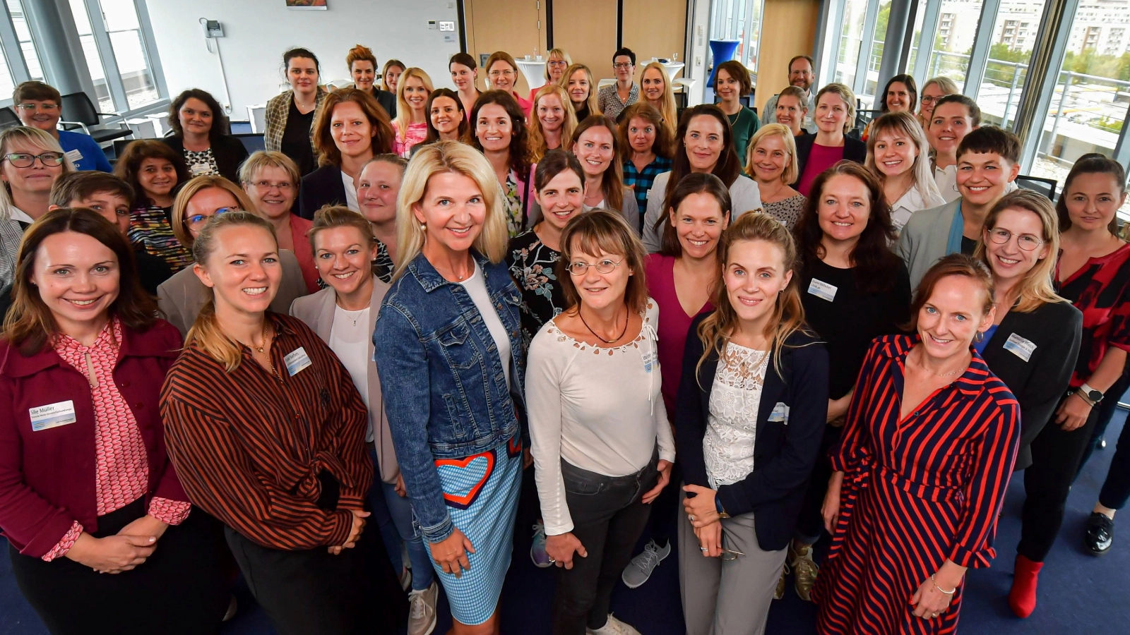 Netzwerktreffen Frauen in der Kommunalwirtschaft – powered by ZfK Netzwerktreffen Frauen in der Kommunalwirtschaft – powered by ZfK